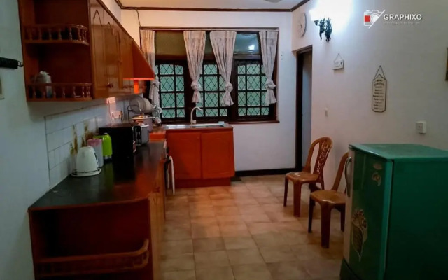 Ceylon Travel and Stay Lodge