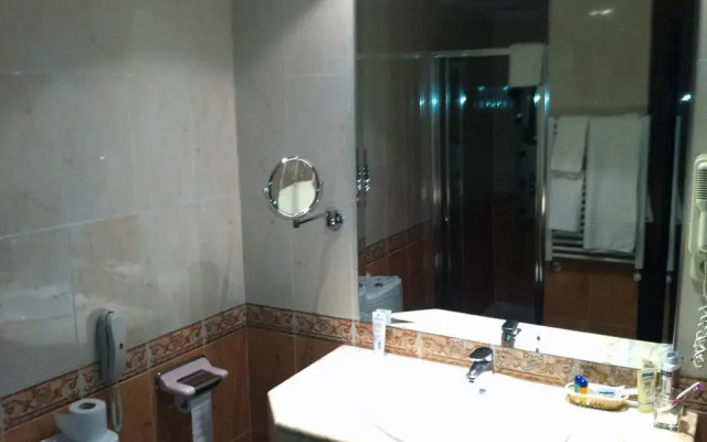 Hotel Leonor Miron