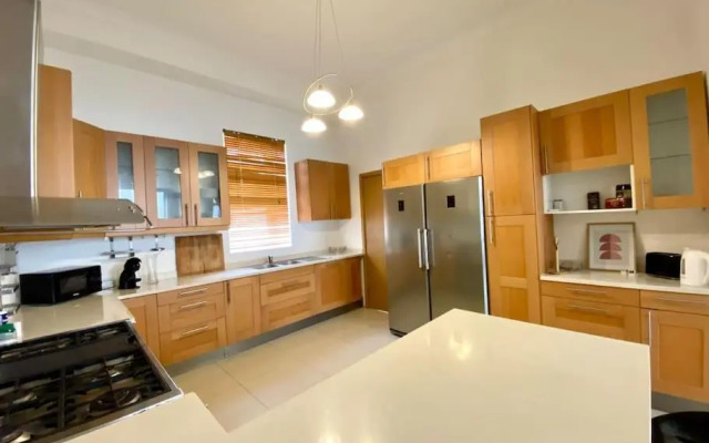 Hard to come by - modern & huge house in Sliema