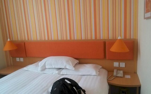 Home Inn Dalian Development Zone Jinma Road Light Rail Station Shop