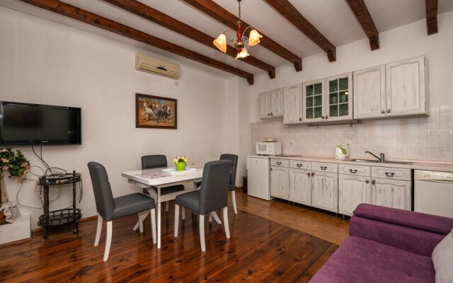 Awesome Home in Baska Voda With Wifi and 2 Bedrooms
