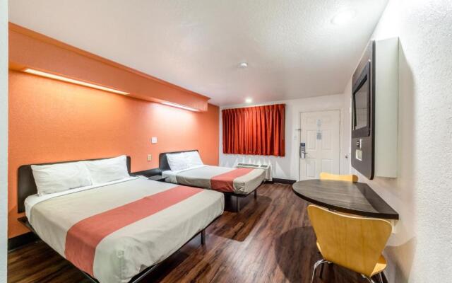 Motel 6 San Antonio, Tx - Frost Bank Center