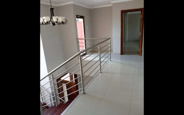 4 Bedrooms Exclusive Apartment in Jesmondin