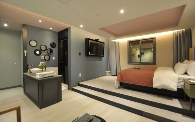 French Code Hotel Seomyeon Bumcheon