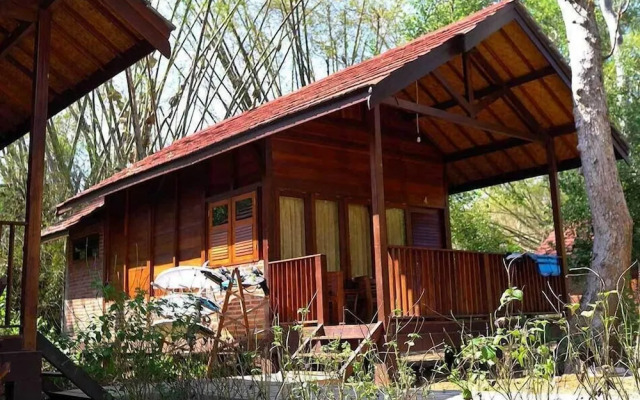 G-Land Joyos Surf Camp