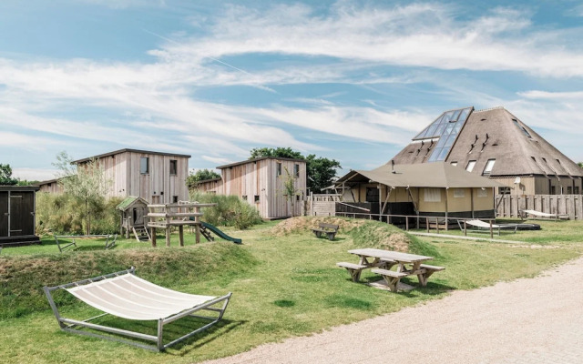 Woodlodge in Duynpark With Scenic Views