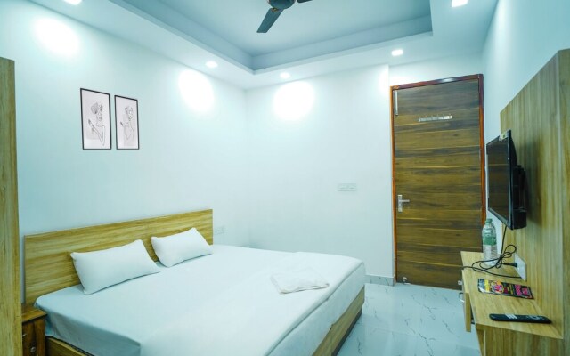 Roomshala 031 Silver Crown Sector 23