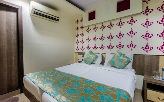 OYO 8311 Hotel Galaxy Residency