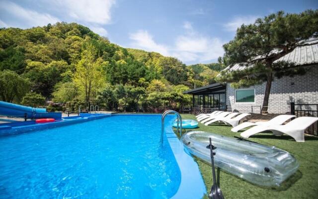 Gapyeong Chun Hyang  Bangja Spa Pension