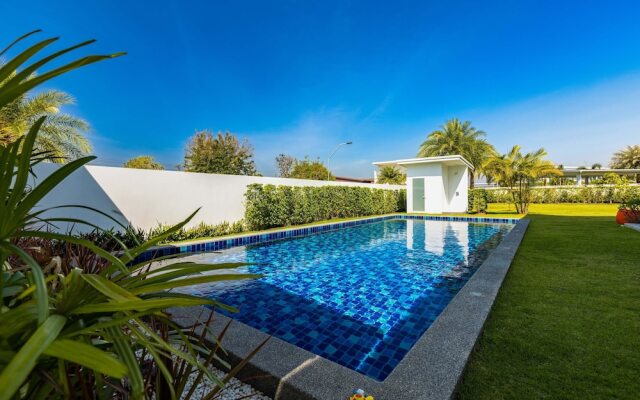 Modern 3 bedroom Pool Villa PG19