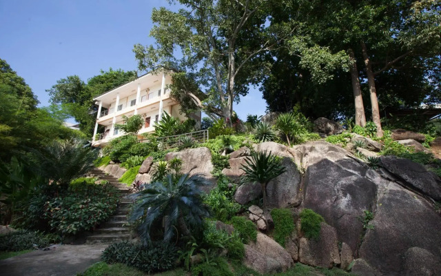The Green Plaza Hotel