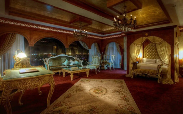 Darvishi Royal Hotel