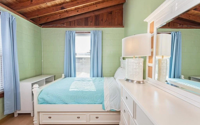 Seashell 3 Br Home by RedAwning