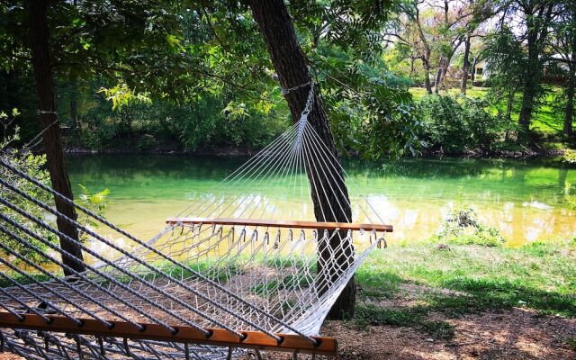River Rd. Treehouses- Robins Roost