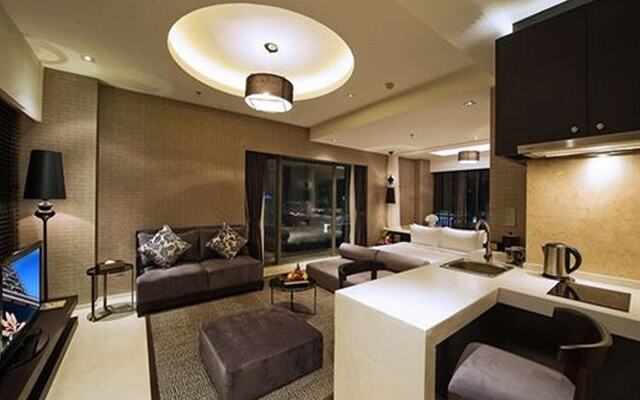 Le Parker International Hotel