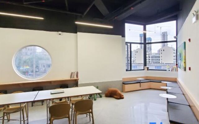 Weiliu Youth Hostel (Shanghai People's Square Jing'an Joy City Branch)