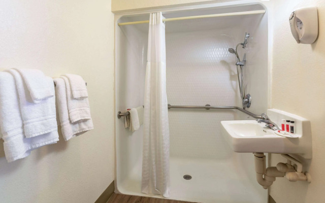 Travelodge by Wyndham Albuquerque East