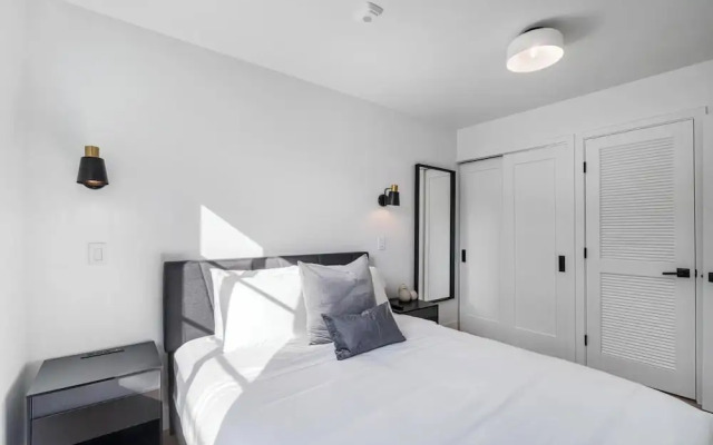 Lux Retreat By Renzzi
