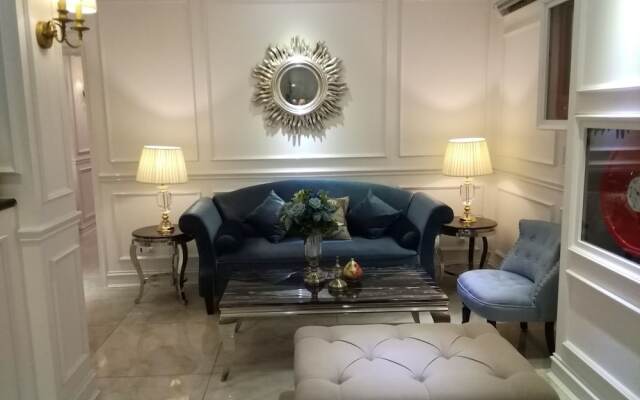 1 Day Car Hotel Station 18