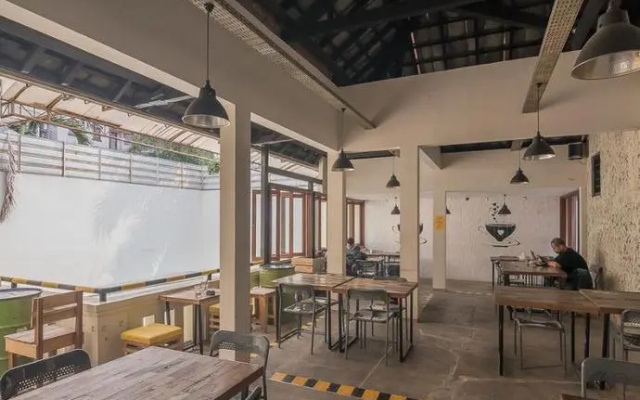 RedDoorz Plus Near Maranatha University 5