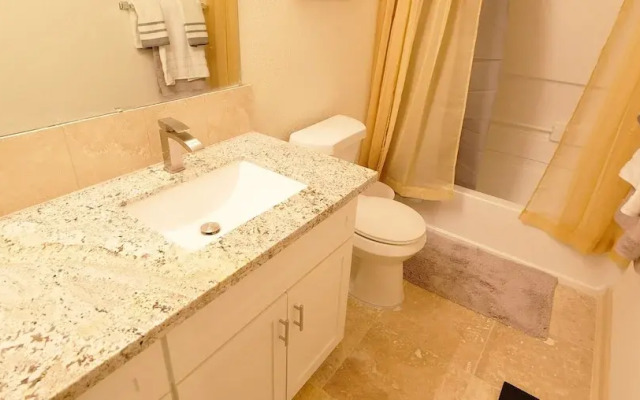 5Bdrm 2.5Bath 9Beds - The Nest Big House
