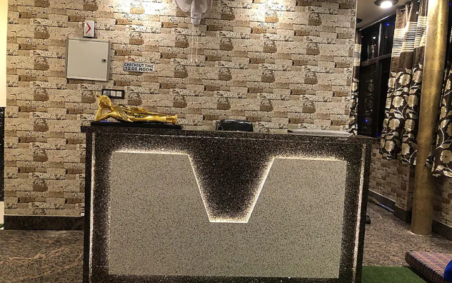 Hotel Famous