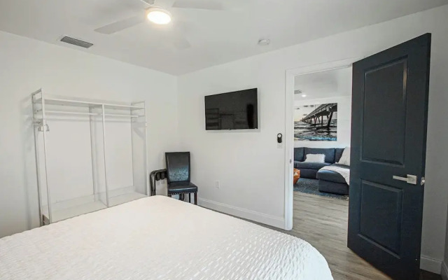 Naples Escape w/ Furnished Patio & Private Pool!