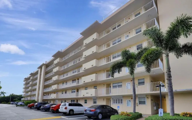 Island-style Condo With Pool, spa and Steps to Beach