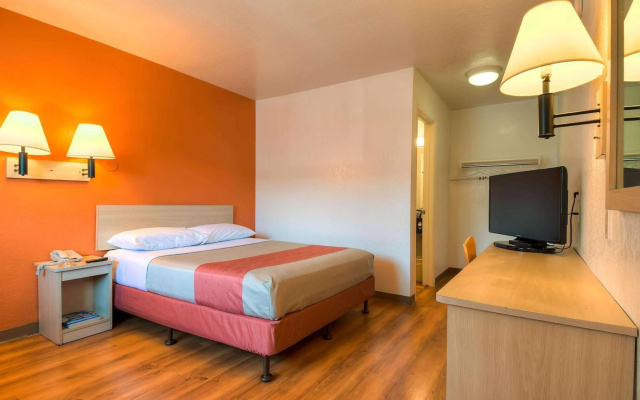 Motel 6 Westminster South - Long Beach - Image 5