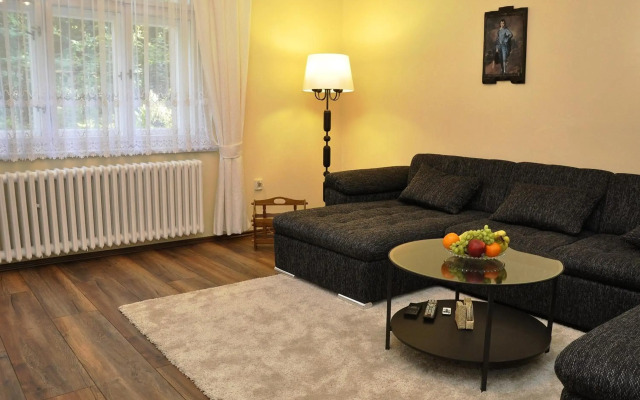 Atmospheric Quiet Apartment