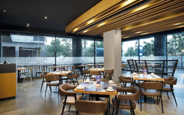 Fox Lite Hotel Cikarang