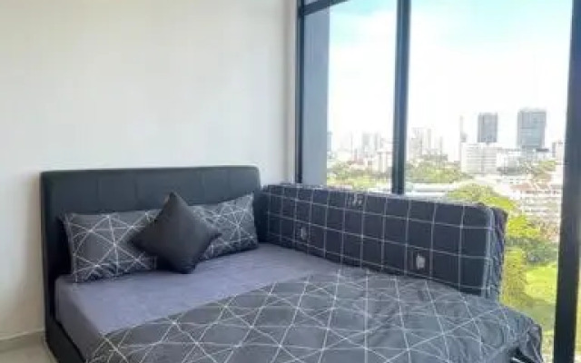 Suites with Infinity Pool at Georgetown B11