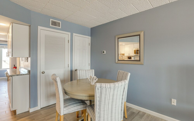 Oceanside Retreat in Mantoloking: Walk to Beach!
