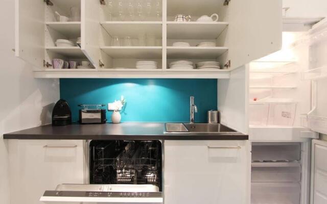 Apartment Traditional Living