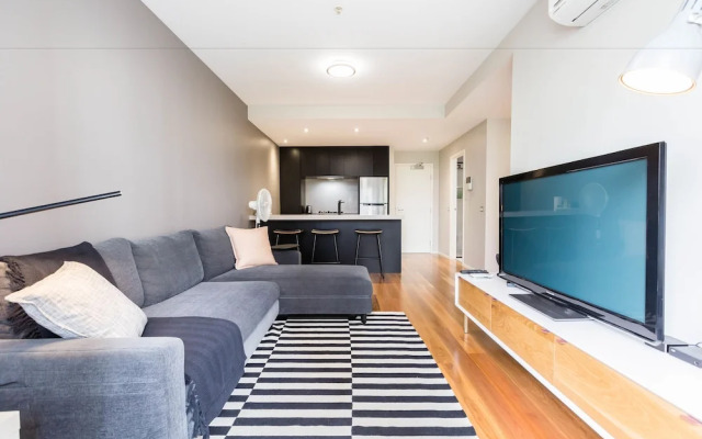 SANDRA, 1BDR Carlton Apartment