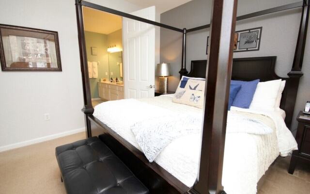 Lake View Paradise 3 Bedroom Condo by RedAwning