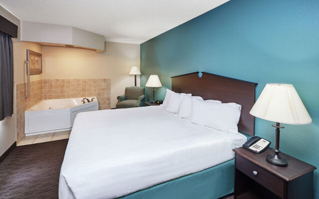 AmericInn Lodge & Suites Green Bay East