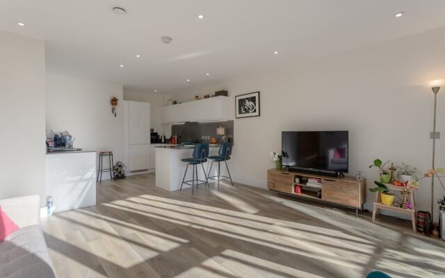 2 Bedroom Balcony Flat in Bermondsey
