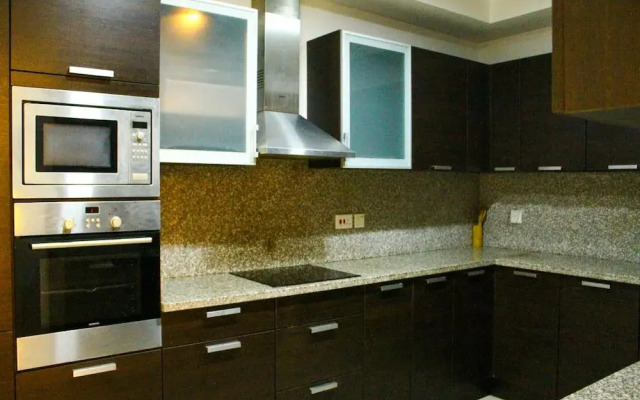 Elegant Marina View Escape