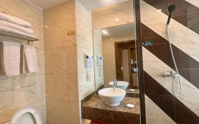 Metropolis Golf Hot Spring Hotel