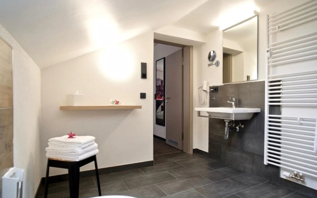 Bahnhof ERZINGEN hotel coffee  & more