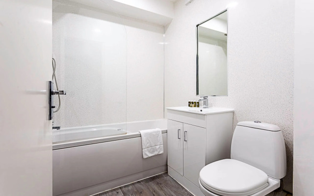 Bright Clapham Apartment