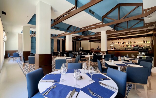 Los Amigos Beach Club Hotel