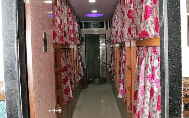 Delta Dormitory - Hostel
