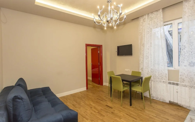 Elegant 2bdr Apartment With a Balcony
