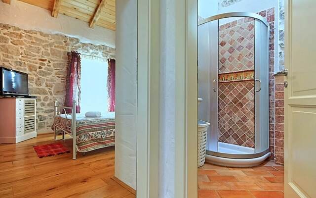 Rustic Villa in Dracevac With Outdoor Pool