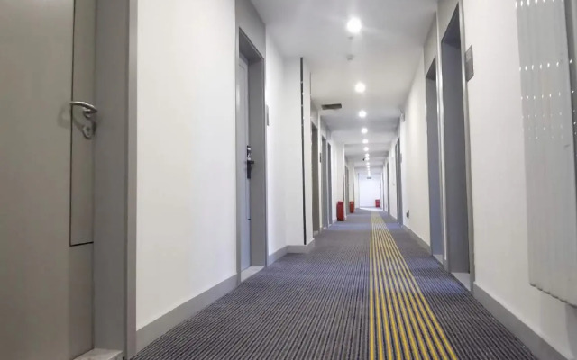 7 Days Inn Premium (Beijing Dongzhimen Airport Express Station)