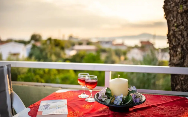 Seaside Family Haven - Avia's Spacious Getaway