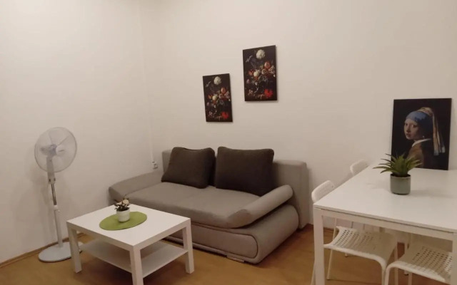 Beautiful 2BR Apt.- Perfect for Longstays