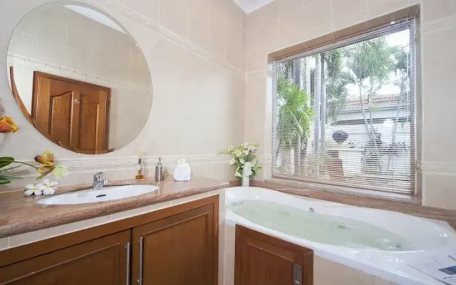 Pratumnak Pool Villa 1C